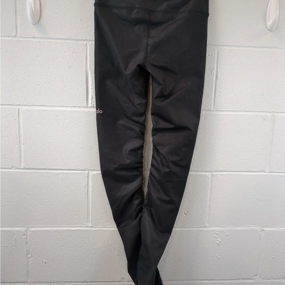 Alo Yoga black scrunch leggings